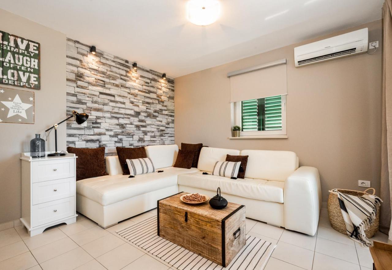 Apartment Cami -Stylish Apartment With A Beautiful Seaview Rabac Exterior photo