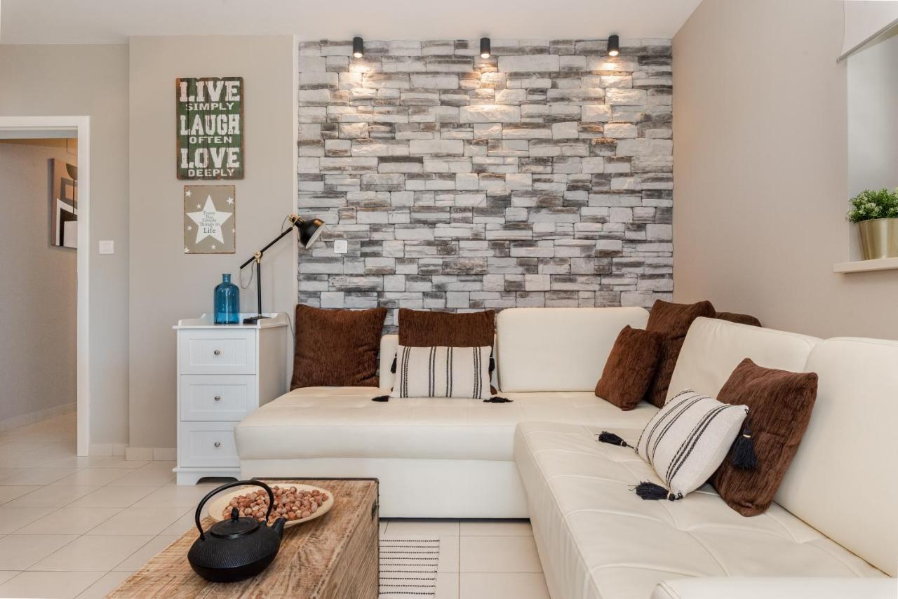 Apartment Cami -Stylish Apartment With A Beautiful Seaview Rabac Exterior photo