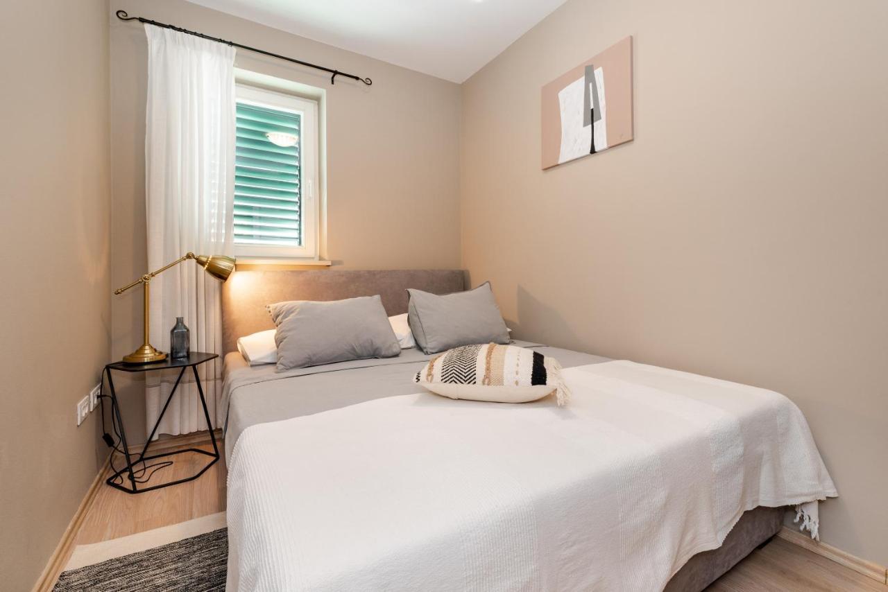 Apartment Cami -Stylish Apartment With A Beautiful Seaview Rabac Exterior photo